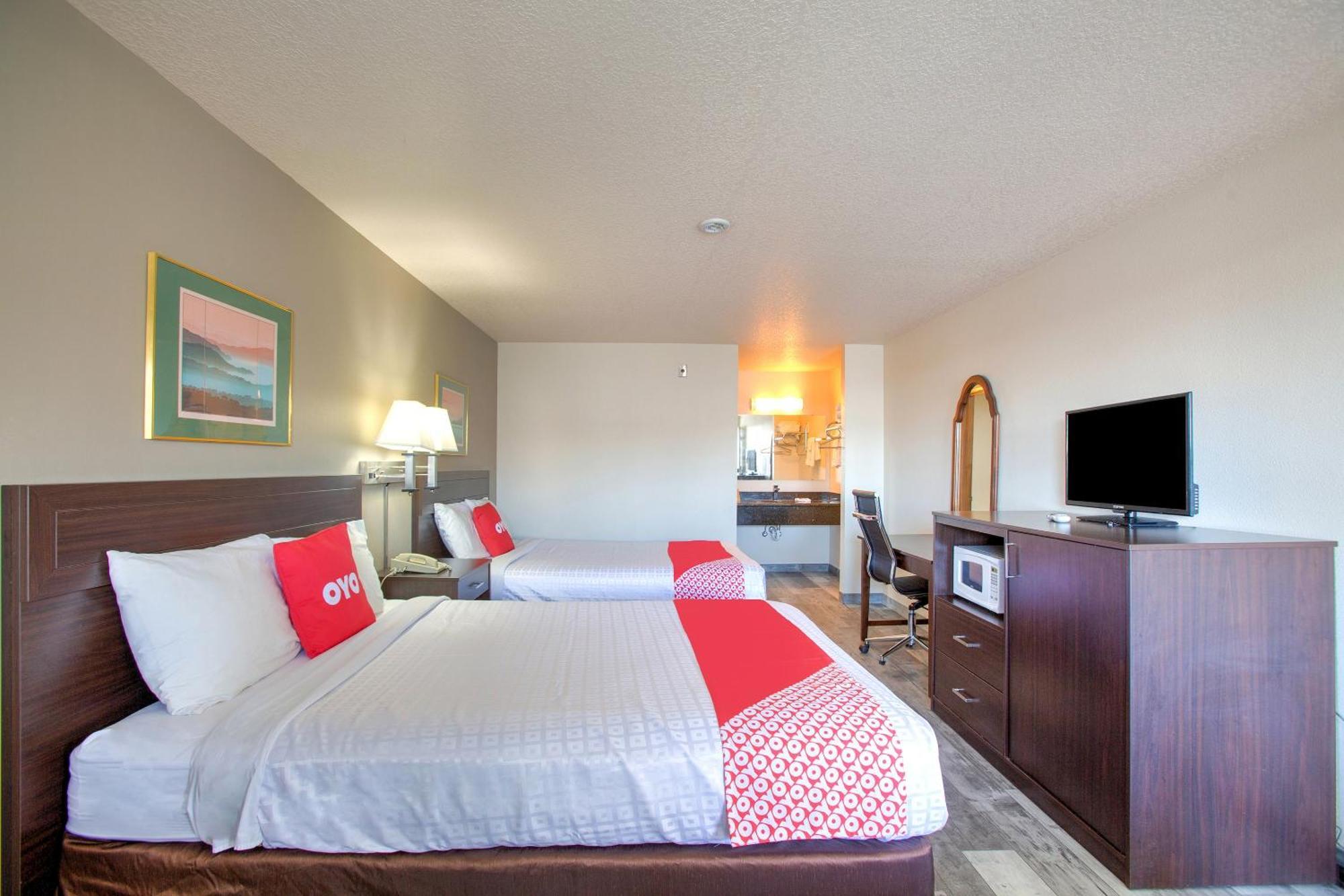 Hotel Oyo And Woodland