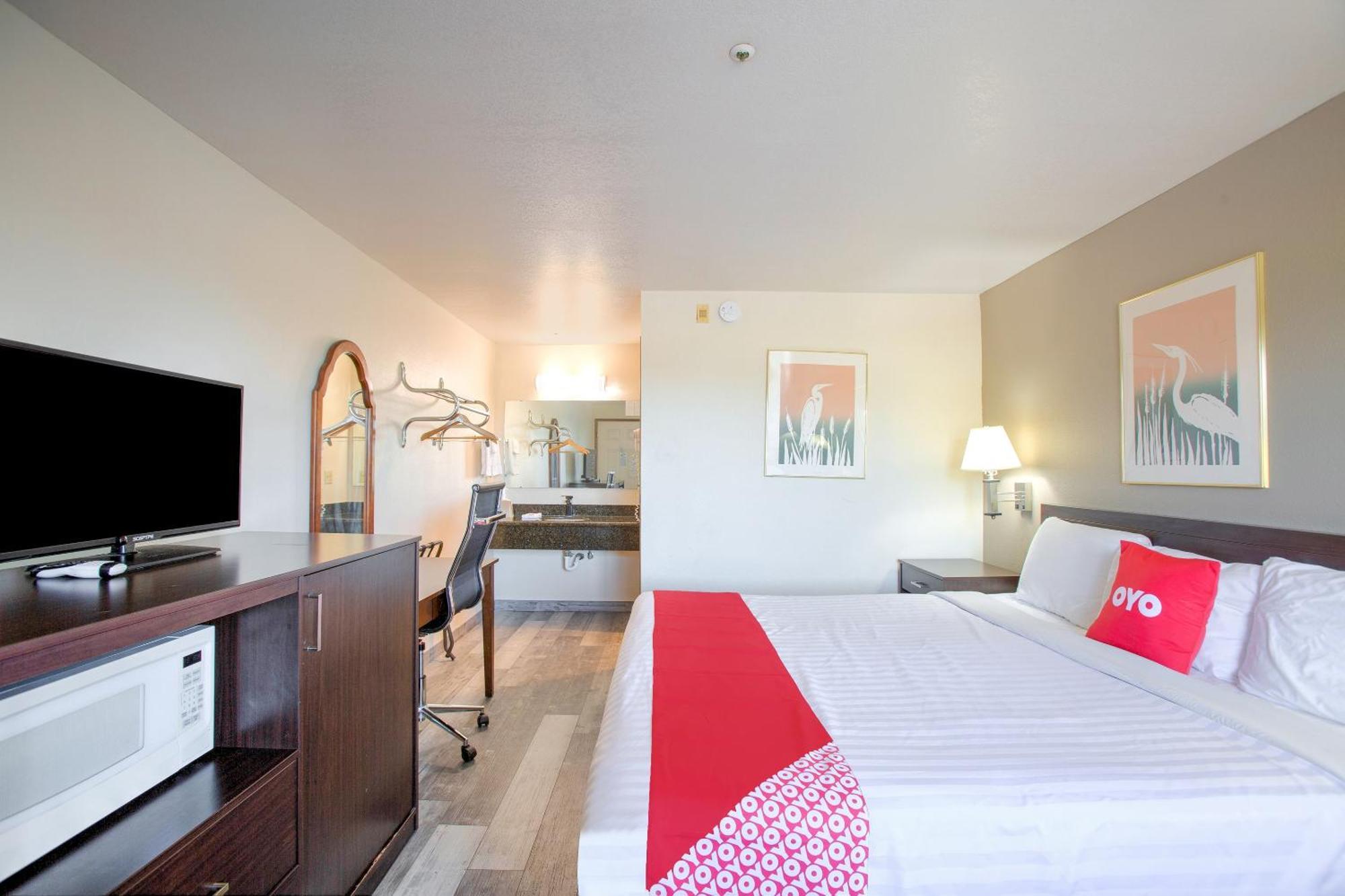 Oyo And Hotel 2*