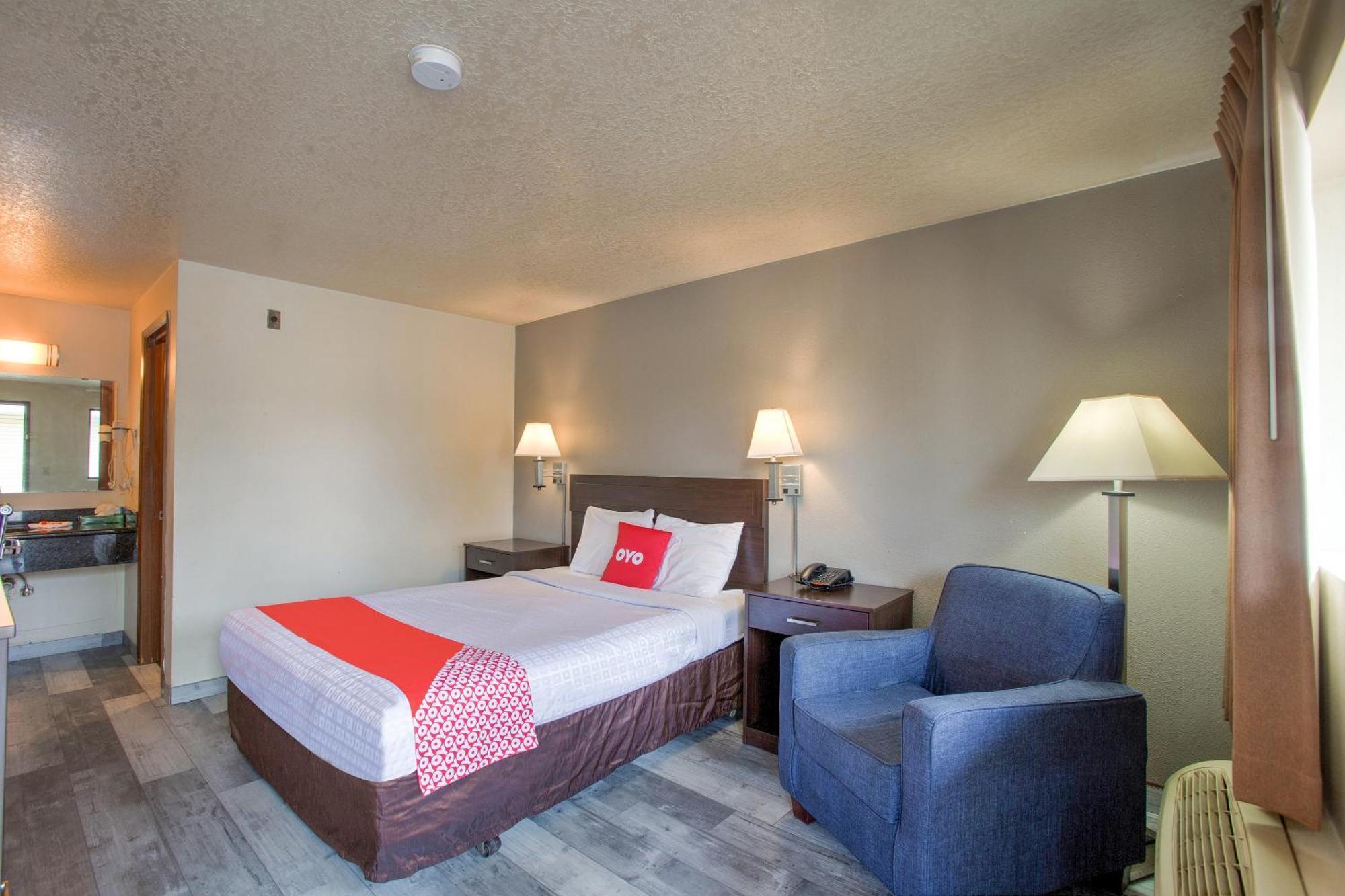 Hotel Oyo And Woodland
