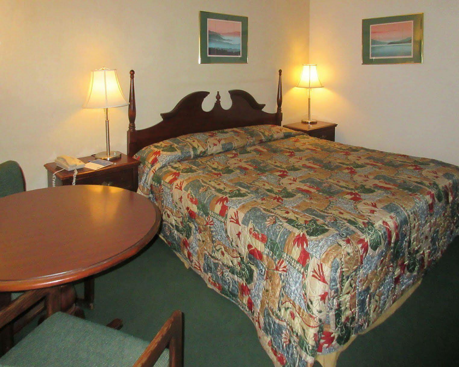 Hotel Oyo And Woodland